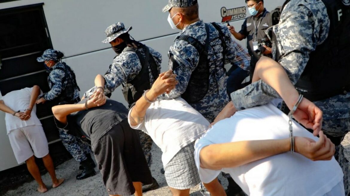 Salvadoreños respaldan continuidad del Régimen de Excepción contra las pandillas, según encuesta de la UCA