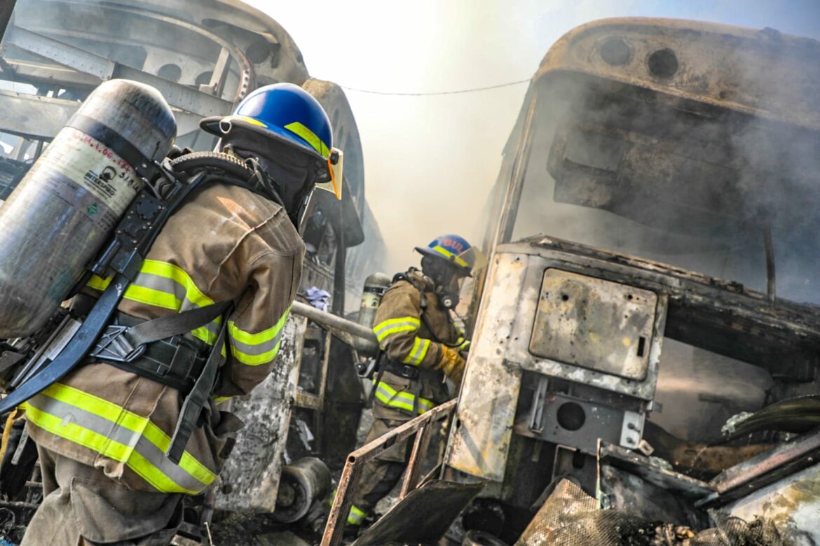 Incendio en Mejicanos, en el sector del punto de buses de la ruta 2
