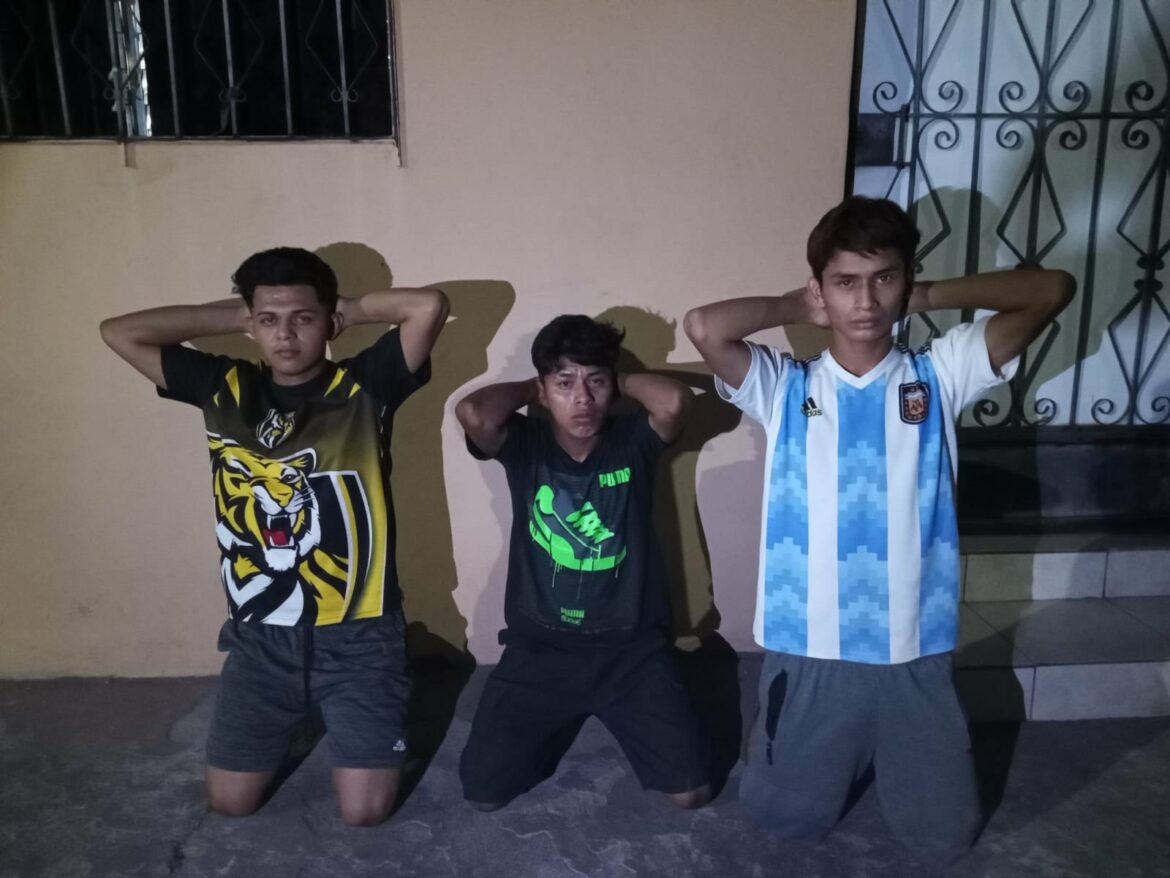 Arrestan a tres sujetos que aparecen en un video amenazando a varias personas en Ciudad Delgado