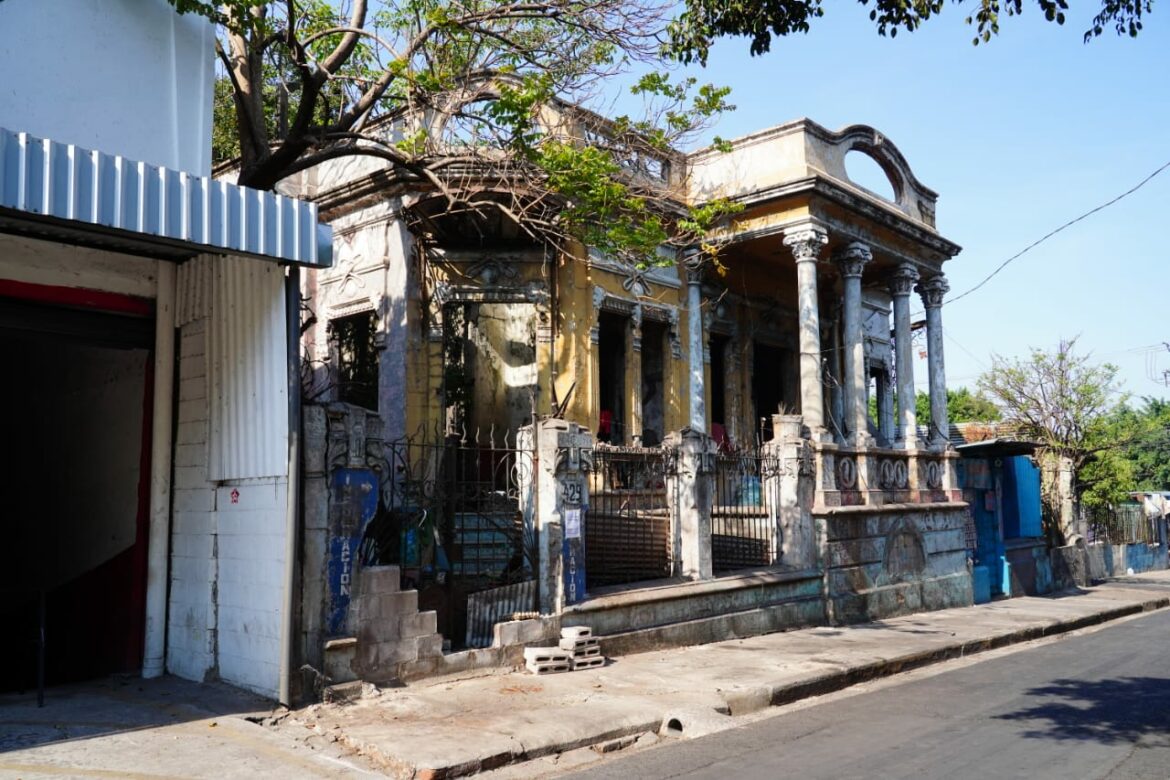Resurge la residencia Quiñonez Molina en el Centro Histórico de San Salvador tras el retiro de comerciantes