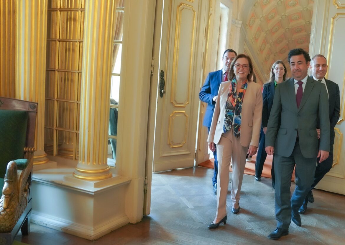 Canciller salvadoreña se reúne con Secretario de Estado de Negocios Extranjero de Portugal para estrechar la relación bilateral