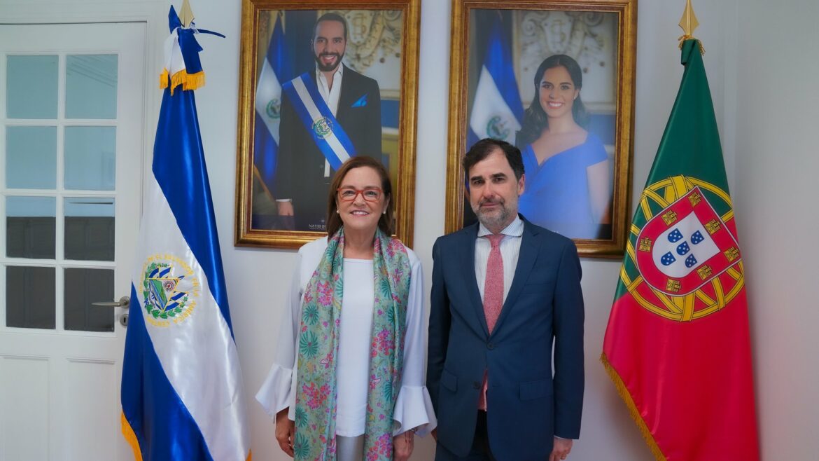Canciller de El Salvador destaca oportunidades de inversión en el rubro de turismo y energías renovables ante el Pdte. del Instituto para la promoción de América Latina y el Caribe