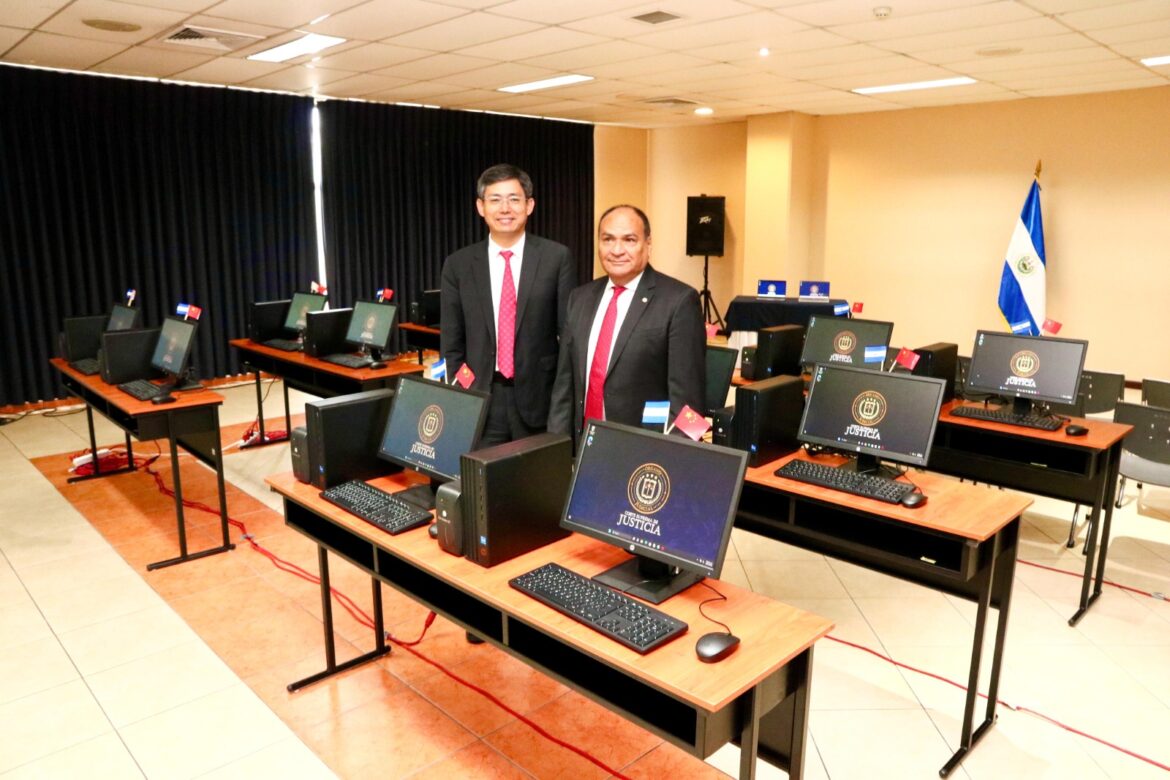 China entrega equipo informático a la CSJ para fortalecer los procesos de audiencias judiciales