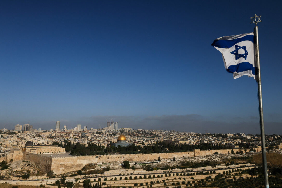 Explosiones en Irán en posible ataque de represalia de Israel