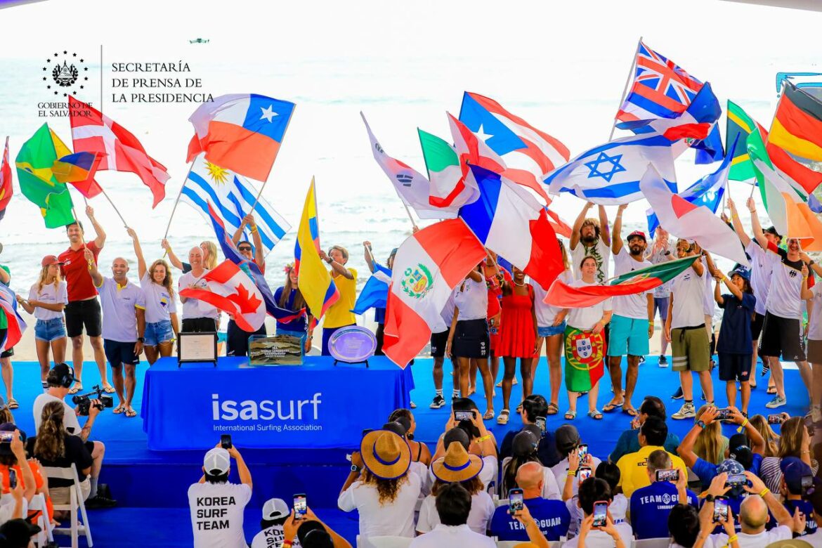 Inauguran torneo ISA World Longboard Champions Surf City 2024 en playa El Sunzal