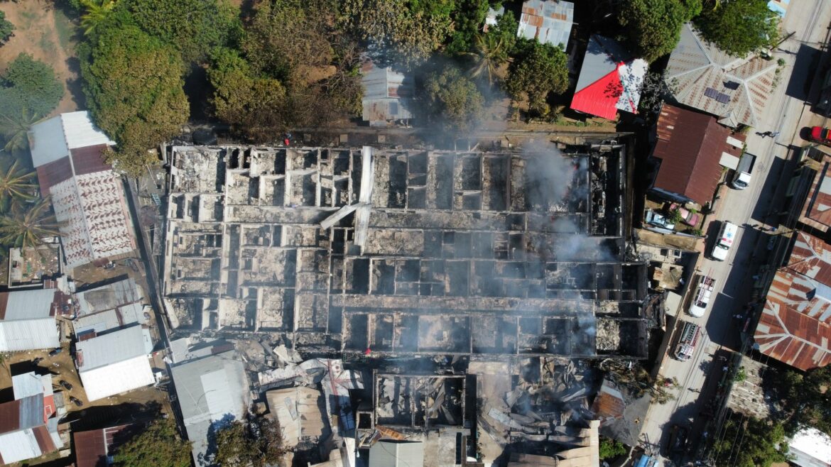 Incendio consumió Hospital de Roatán en Honduras