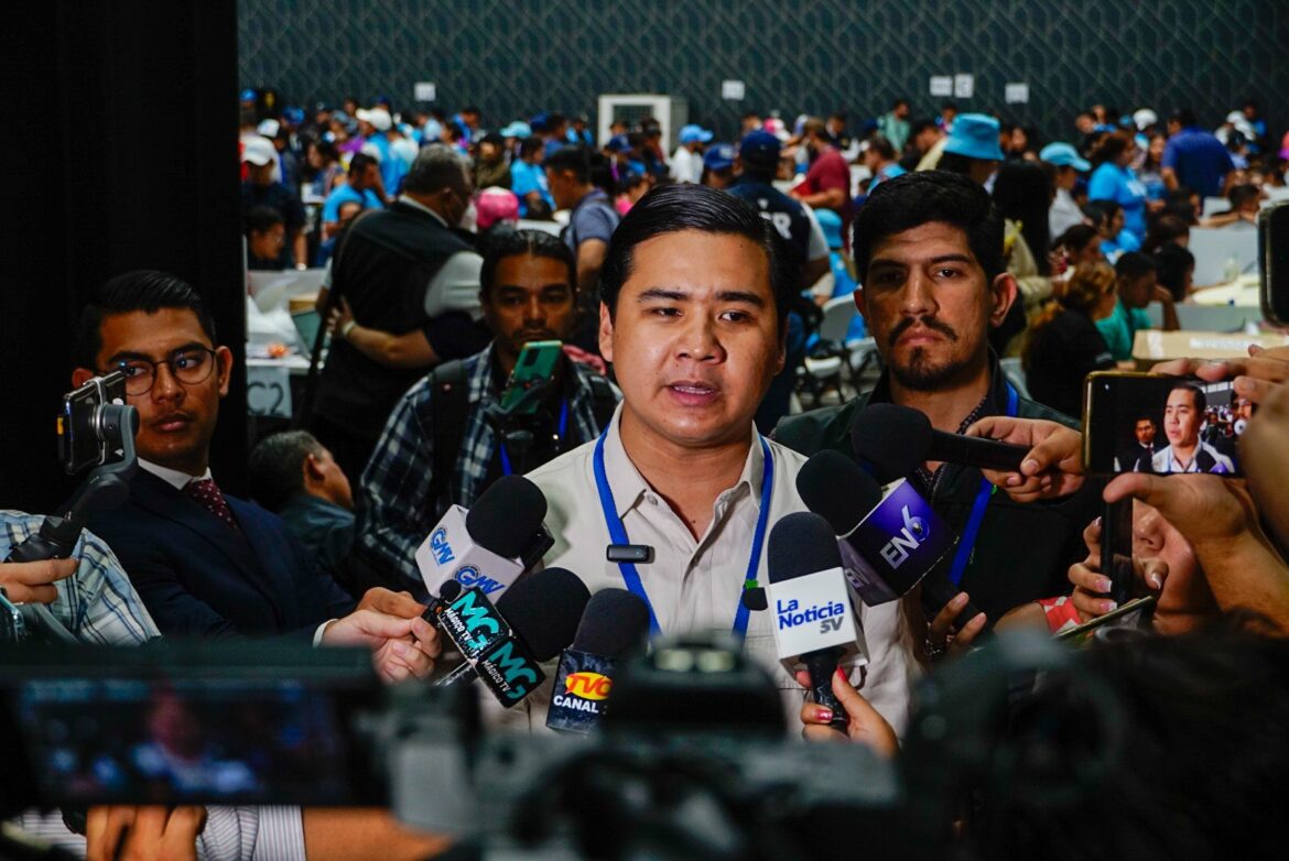 Andy Failer anunció que «refundará» un partido político en caso de que el TSE cancele a Nuestro Tiempo