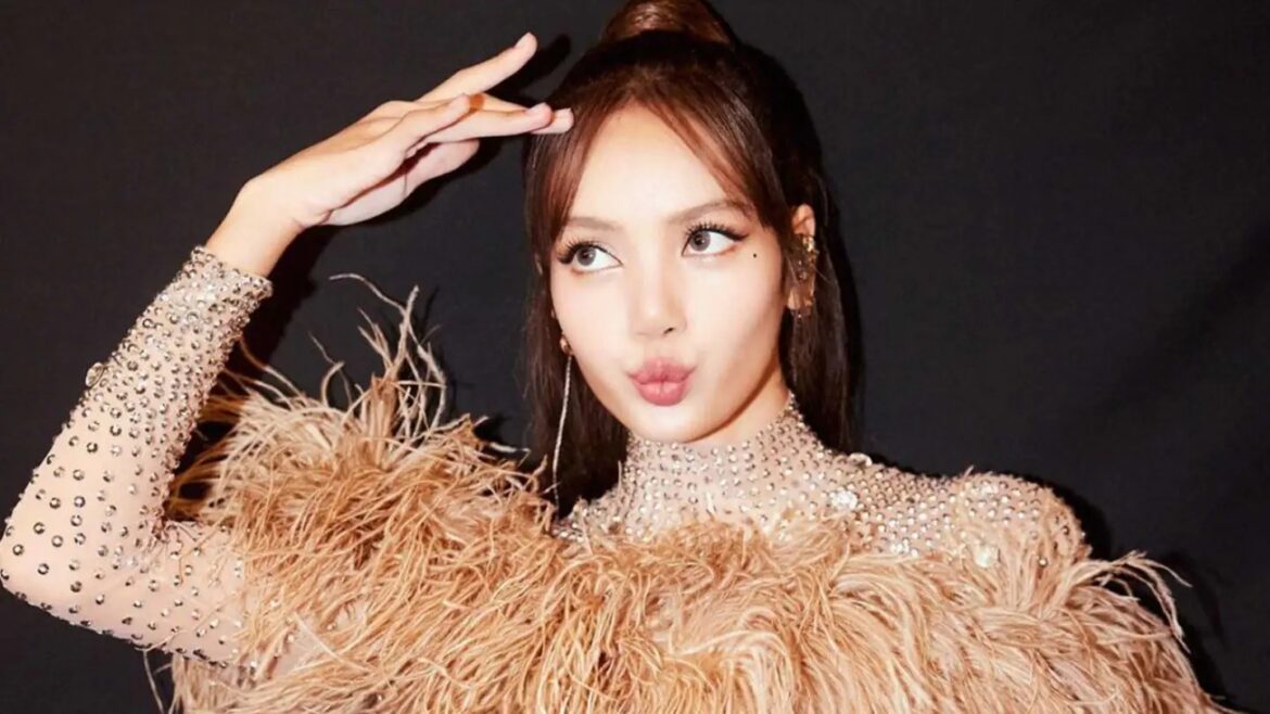 Lisa de BLACKPINK compra esquites y sus fans enloquecen
