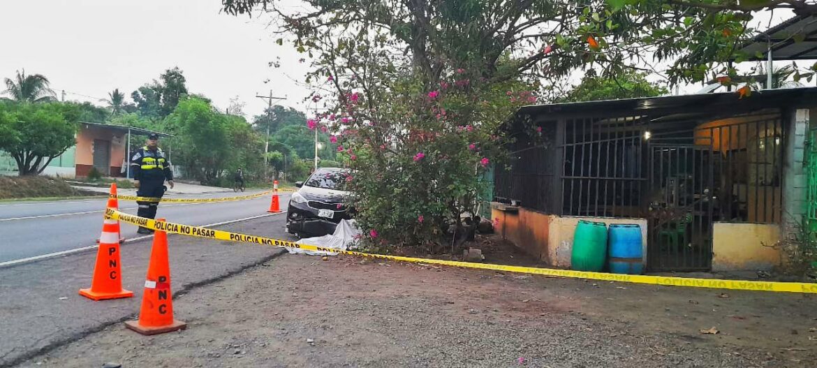 Un motociclista fallecio luego de impactar contra un cabezal