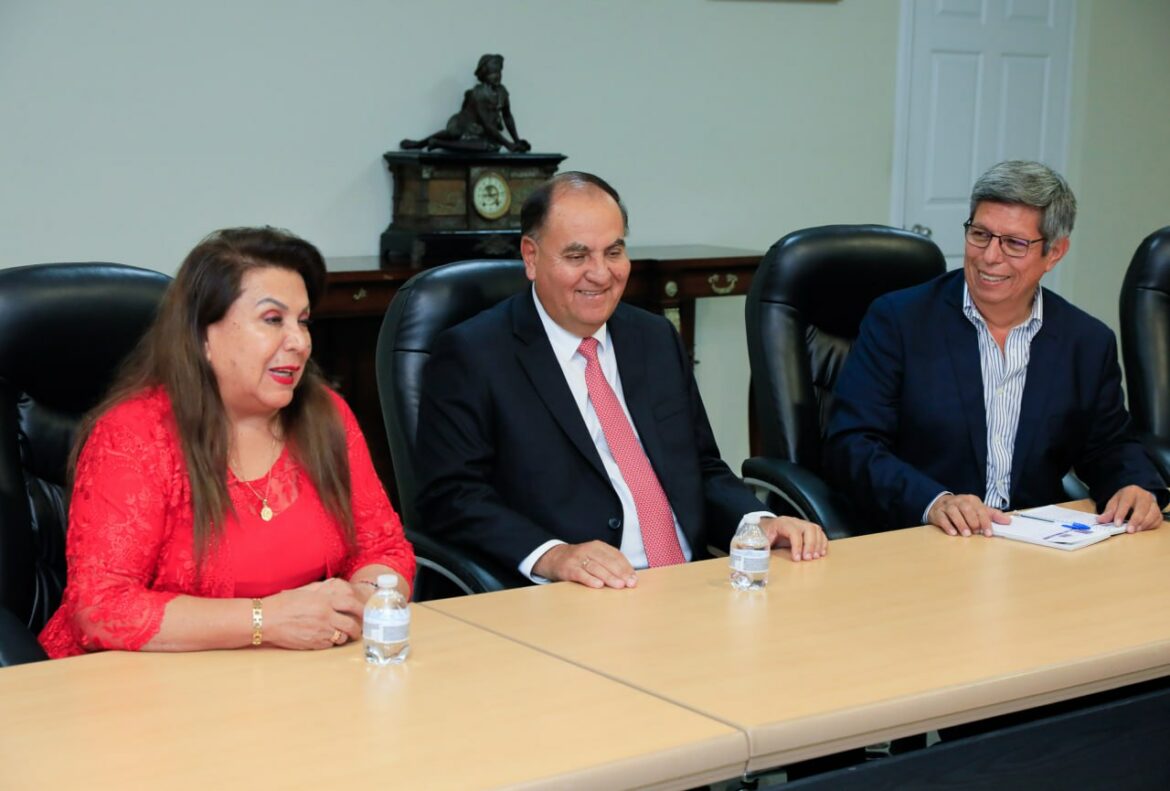 Cancillería se reúne con empresa peruana interesada en invertir en El Salvador