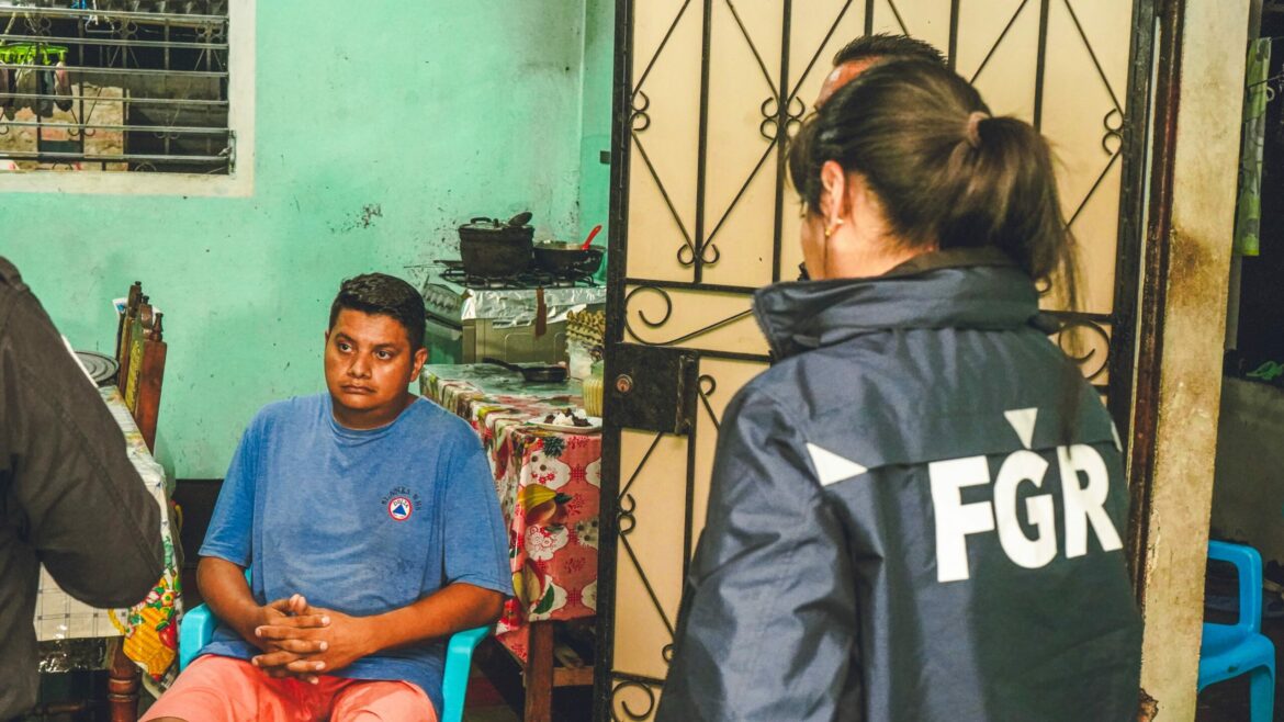 Capturan a sujetos por el delito de adquisición de pornografía infantil