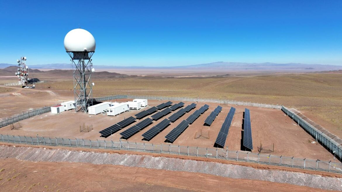 Chile inaugura primera estación radar de control aéreo a energía solar