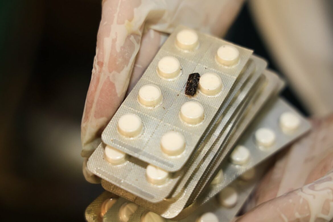 Detectan medicamentos en mal estado y deteriorados  en puestos de venta del mercado municipal de San Martín