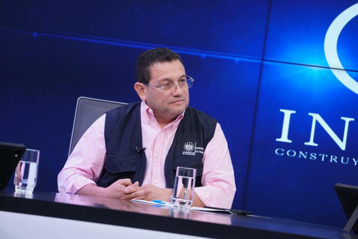 Castro: «A veces a los jugadores les hacen contratos por mil dólares y se atrasan en sus pagos. Después, cuando les ofrecen pagar por sus servicios les hacen firmar finiquitos por una cantidad inferior»