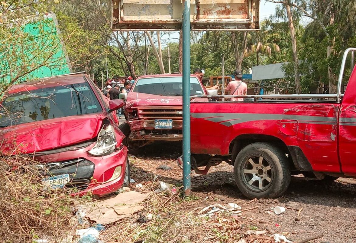 Múltiple accidente de tránsito en el km 129 de la carretera Panamericana