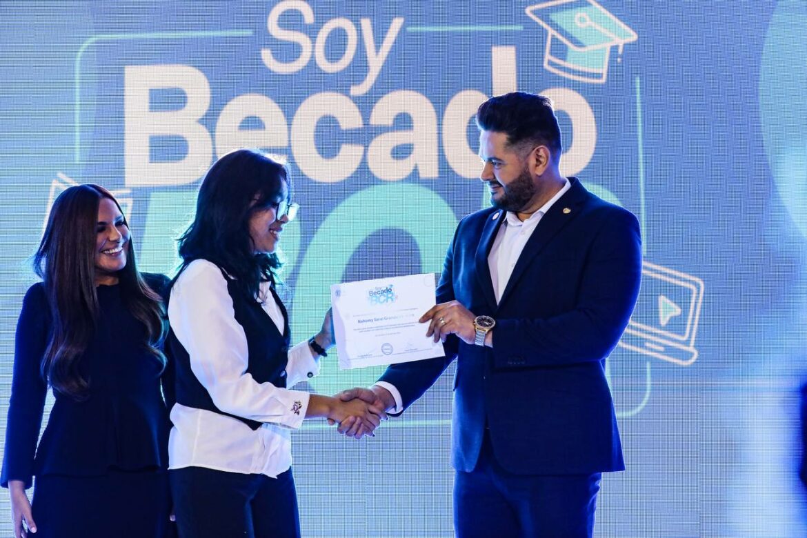 BCR entrega 134 becas, entre universitarias y técnicas, a estudiantes destacados