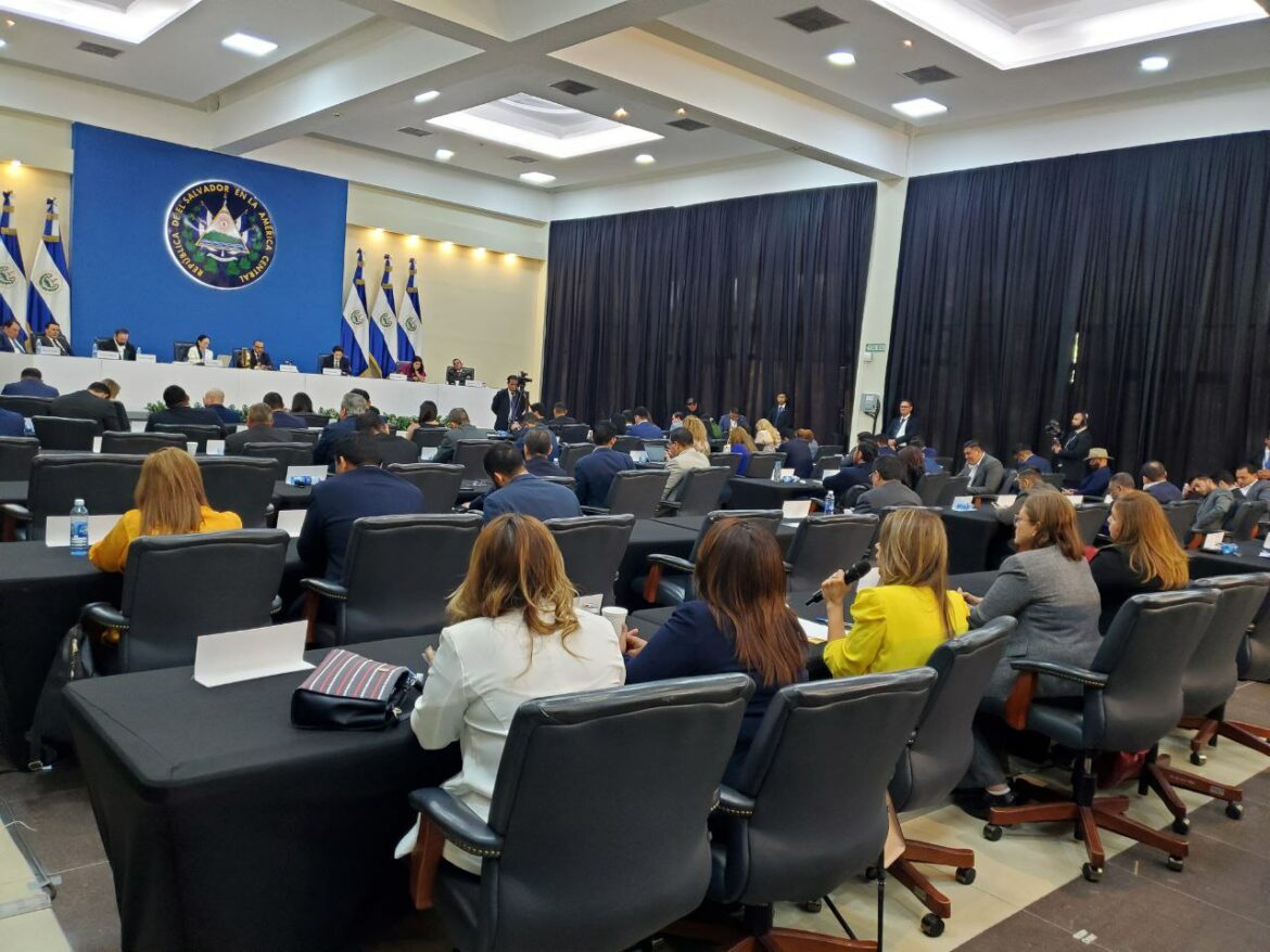 64 votos a favor, 14 en contra y cero abstenciones para dispensa de trámite que contiene Reforma Constitucional