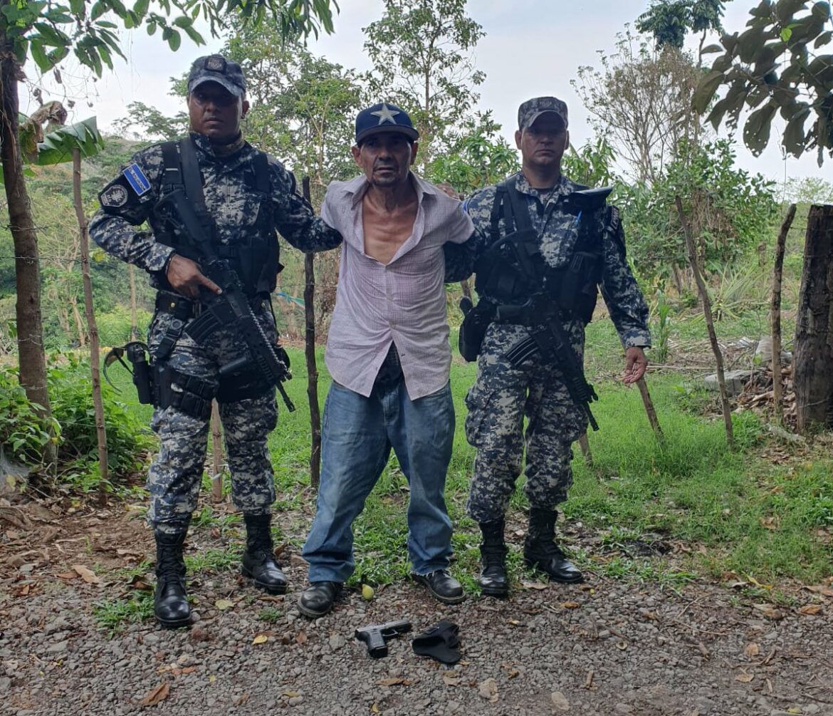 Dos hombres se emborrachan, uno pierde el control y dispara