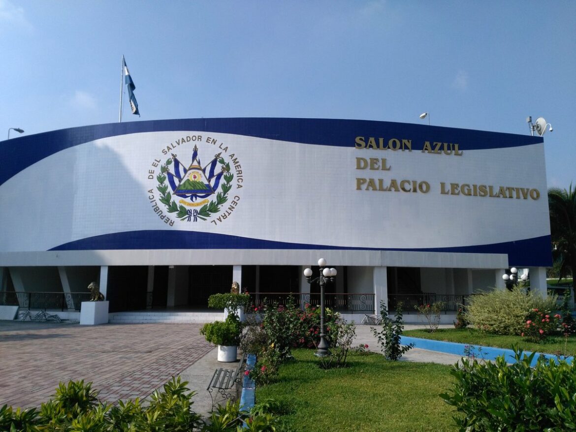 Listo el nuevo Salón Azul del Palacio Legislativo para recibir a los 60 diputados del período 2024-2027