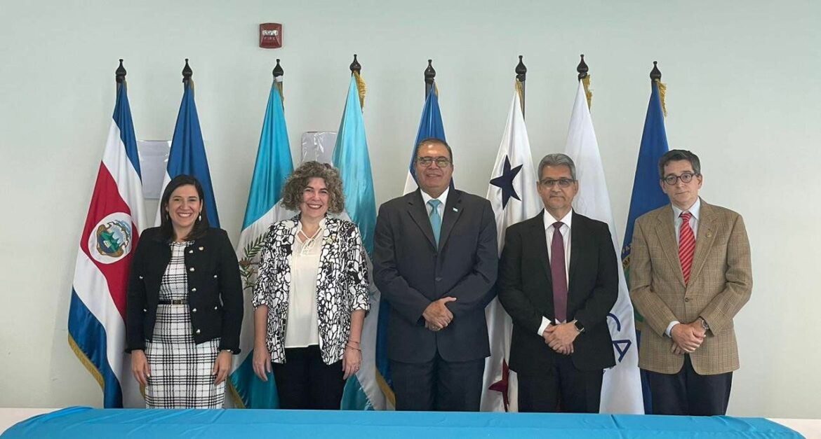 El Salvador participa en reunión del Consejo de Ministros de Integración Económica, COMIECO