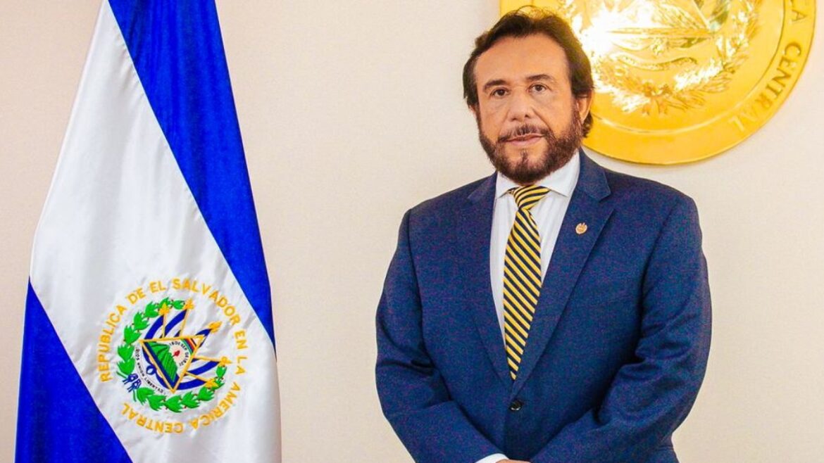 Félix Ulloa: «En nuestro país hay páginas gloriosas escritas con la sangre de obreros, campesinos, maestros y profesionales que hoy nos permiten vivir en libertad y democracia»