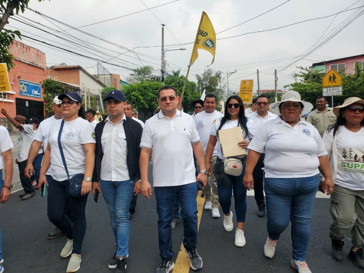 Ministro Castro destaca marchas en el Día de los Trabajadores: «ahí están, con total libertad»