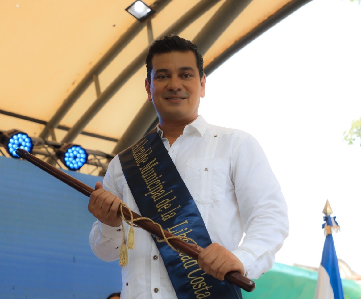 Alcalde Rafael Avalos se compromete a trabajar de la mano con el Gobierno del Pdte. Bukele para el desarrollo de La Libertad Costa