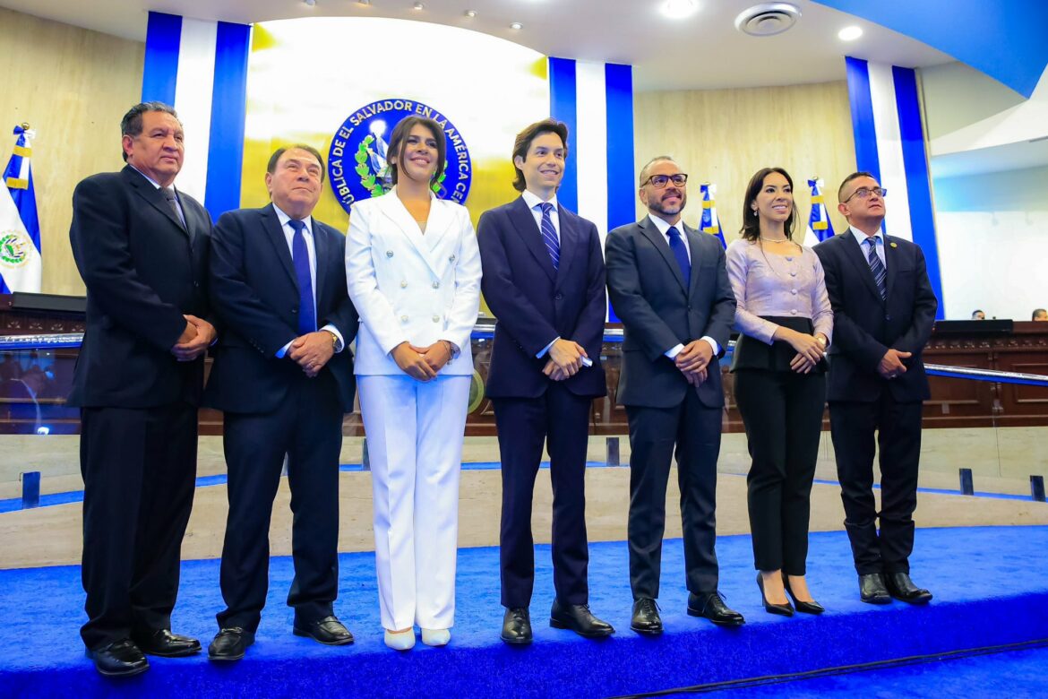 Carballo: «Es un honor para mí haber sido juramentado como tercer secretario de la Junta Directiva de la Asamblea. Estoy comprometido a trabajar incansablemente en beneficio de nuestro país»
