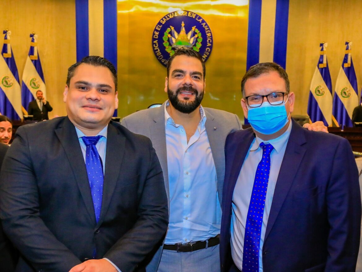 Christian Guevara continuará como jefe de la fracción de Nuevas Ideas y Caleb Navarro como subjefe