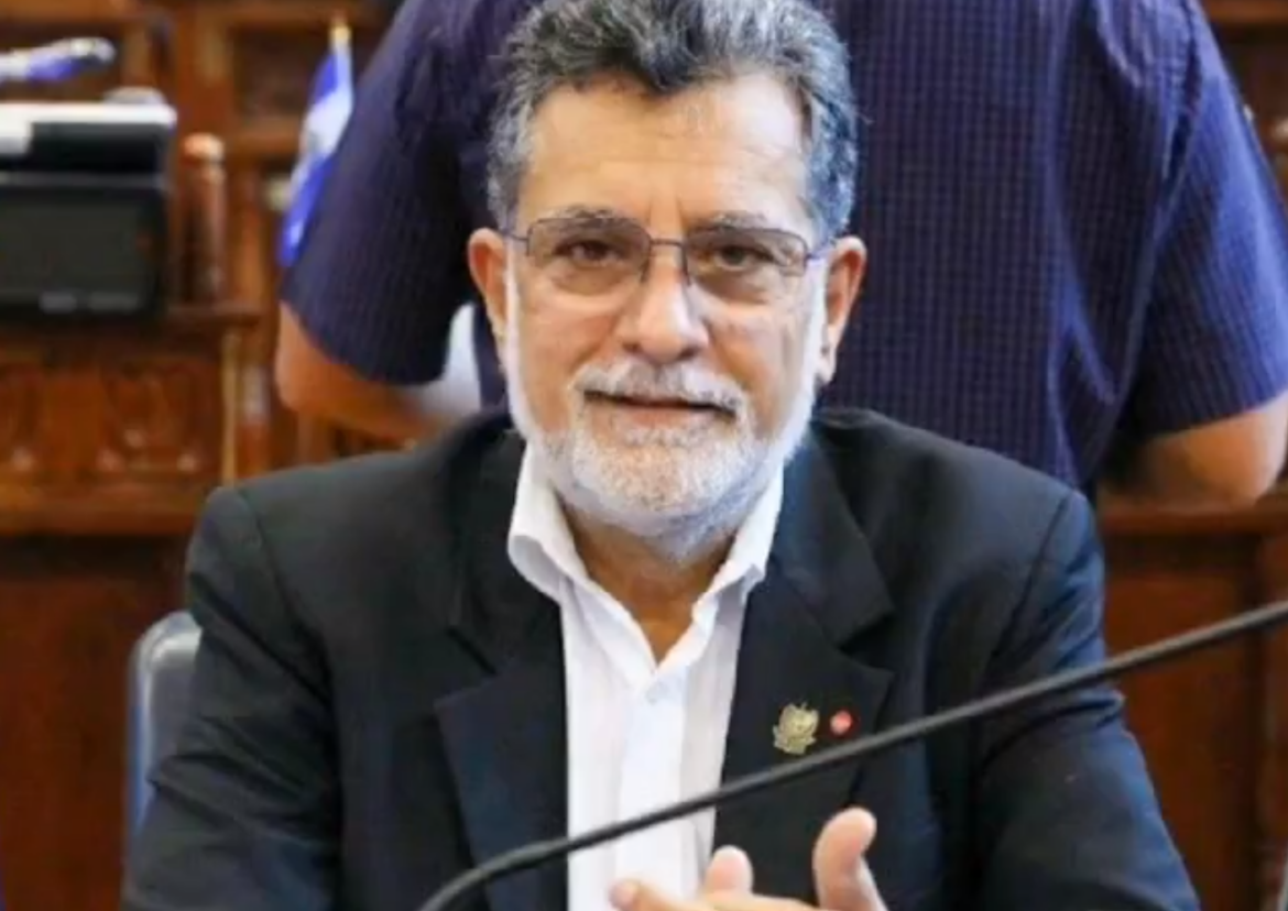 Más de $171 mil debe devolver al Estado el exdiputado del FMLN, Jorge Schafik Handal y su familia acusados de enriquecimiento