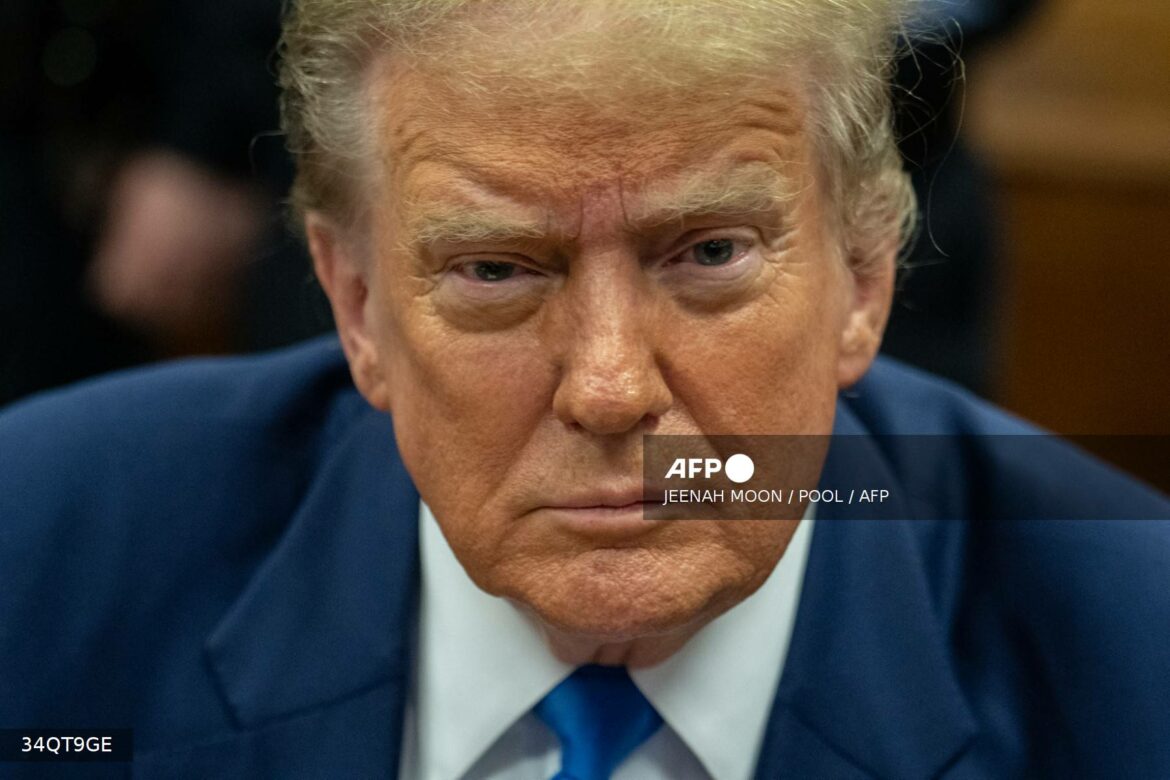 Trump negó haber dormido en el juicio en su contra: «simplemente cerré mis hermosos ojos azules»