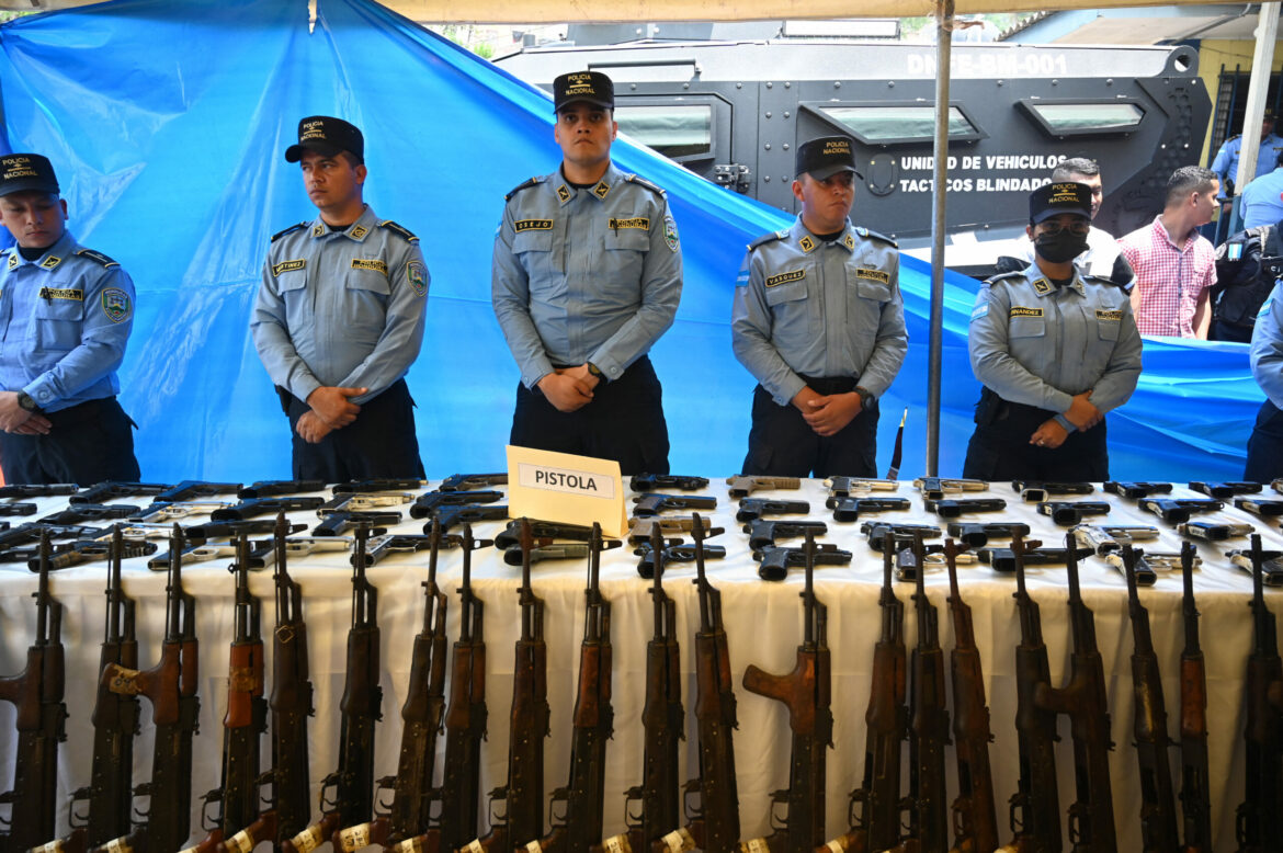 Honduras presenta 12.000 armas decomisadas bajo estado de excepción