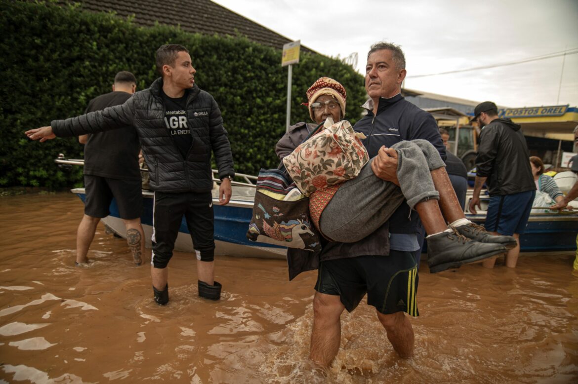Al menos 66 muertos y 101 desaparecidos por inundaciones en sur de Brasil