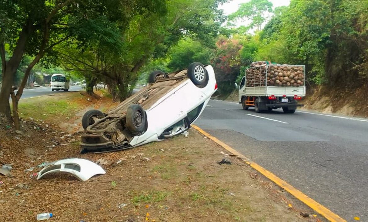 Conductor protagoniza accidente vial en San Pedro Perulapán y huye, su acompañante fue encontrado herido