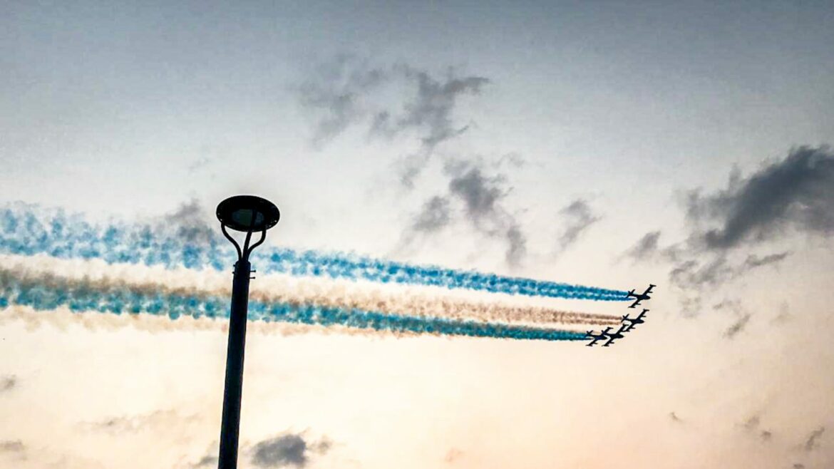 Salvadoreños disfrutaron de las aeronaves de la Fuerza Aérea Salvadoreña,  Estados Unidos y Guatemala en el Malecón del Puerto de La Libertad