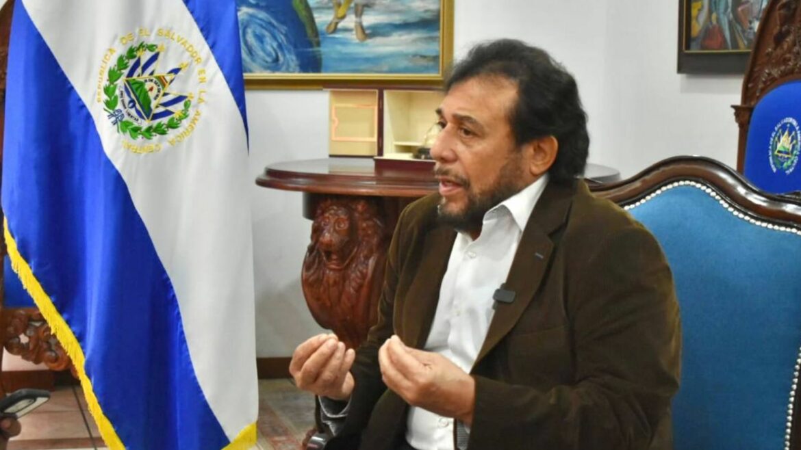 Vicepresidente Ulloa: «Bukele no gobierna para las elites, ni para grupos minoritarios, ni para poderes fácticos… se debe al pueblo»