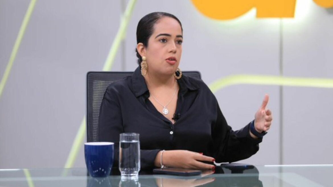 Alcaldesa de La Paz Este, Marcela Pineda aseguró que reducirán bono de $1,000 de concejales municipales