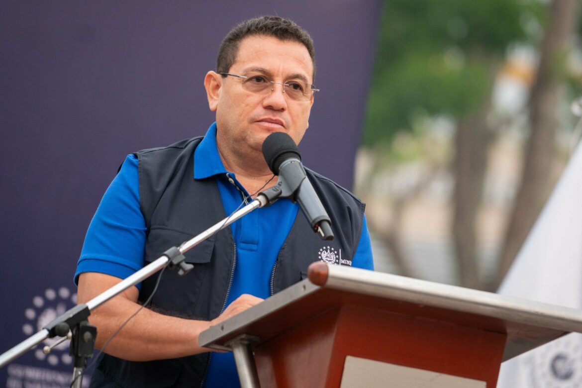 Ministro Castro: “Seguiremos trabajando incansablemente para continuar la reconstrucción del país, donde el trabajo digno sea una realidad para todos”