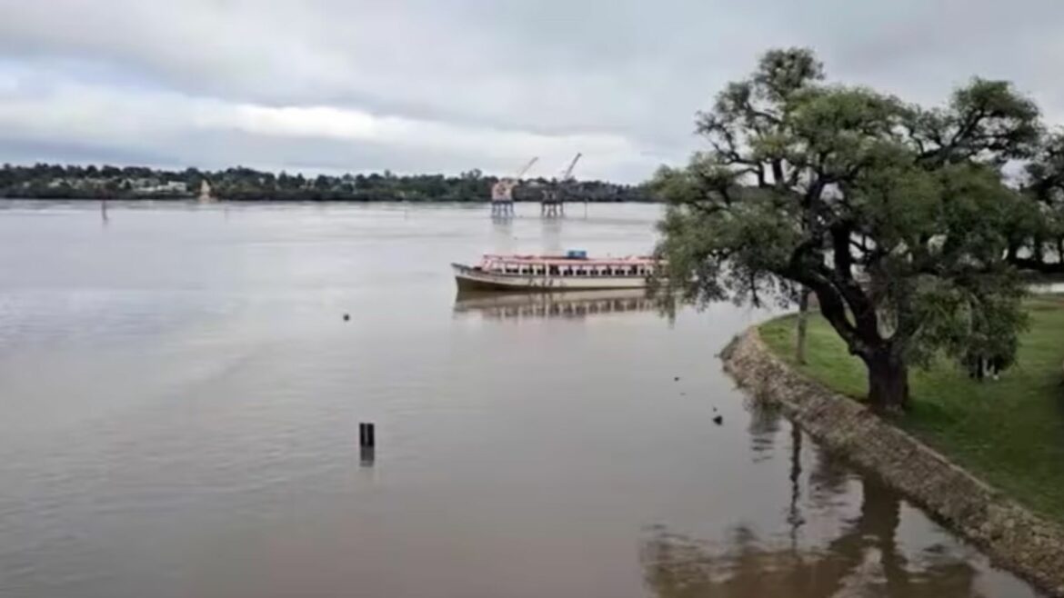 Más de 700 desplazados en Uruguay tras las severas inundaciones en cinco provincias del país