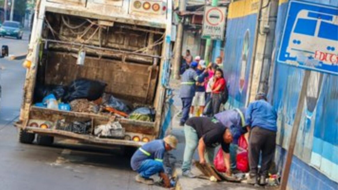 Comuna de San Salvador Oeste realiza labores de aseo en distritos