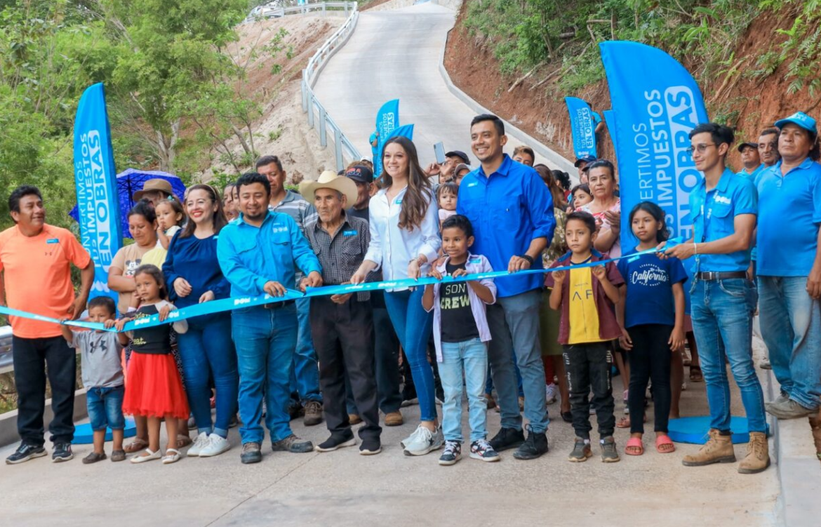DOM entrega moderna vía de acceso y red de agua potable a comunidad de Teotepeque