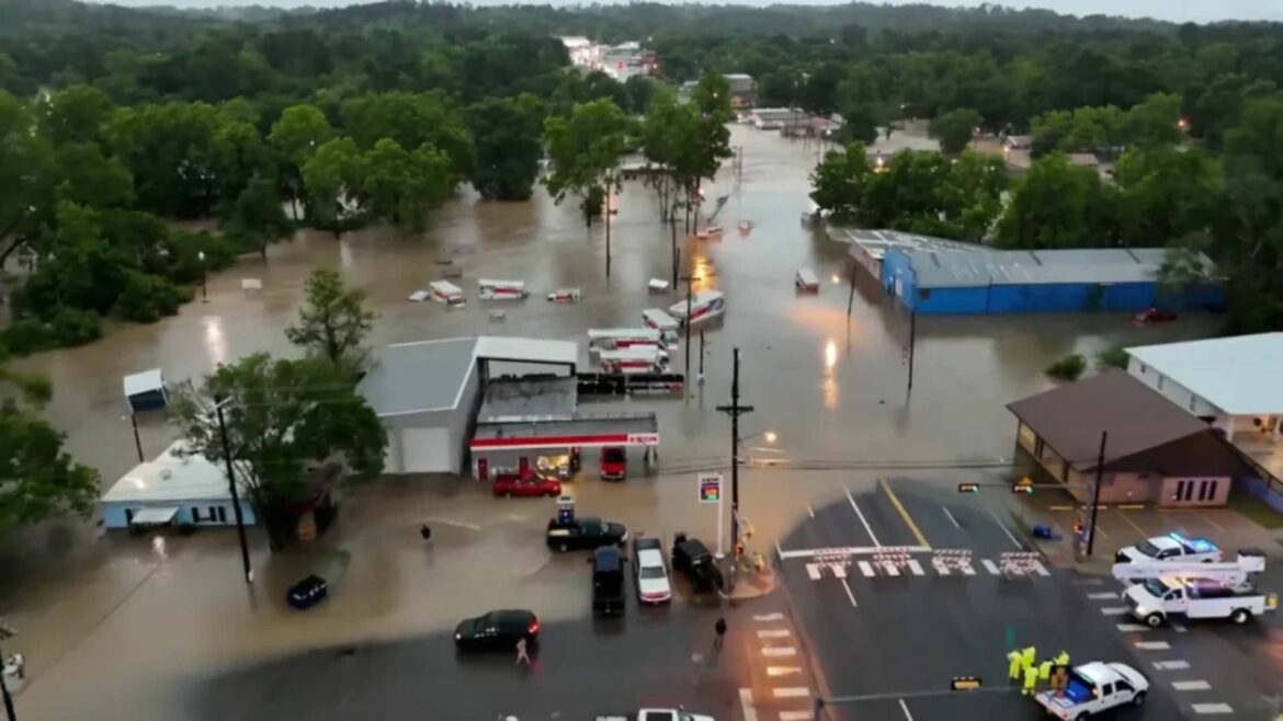 Al menos 4 muertos dejan tormentas en Houston dejan y generan inundaciones «potencialmente mortales» en Texas y Luisiana