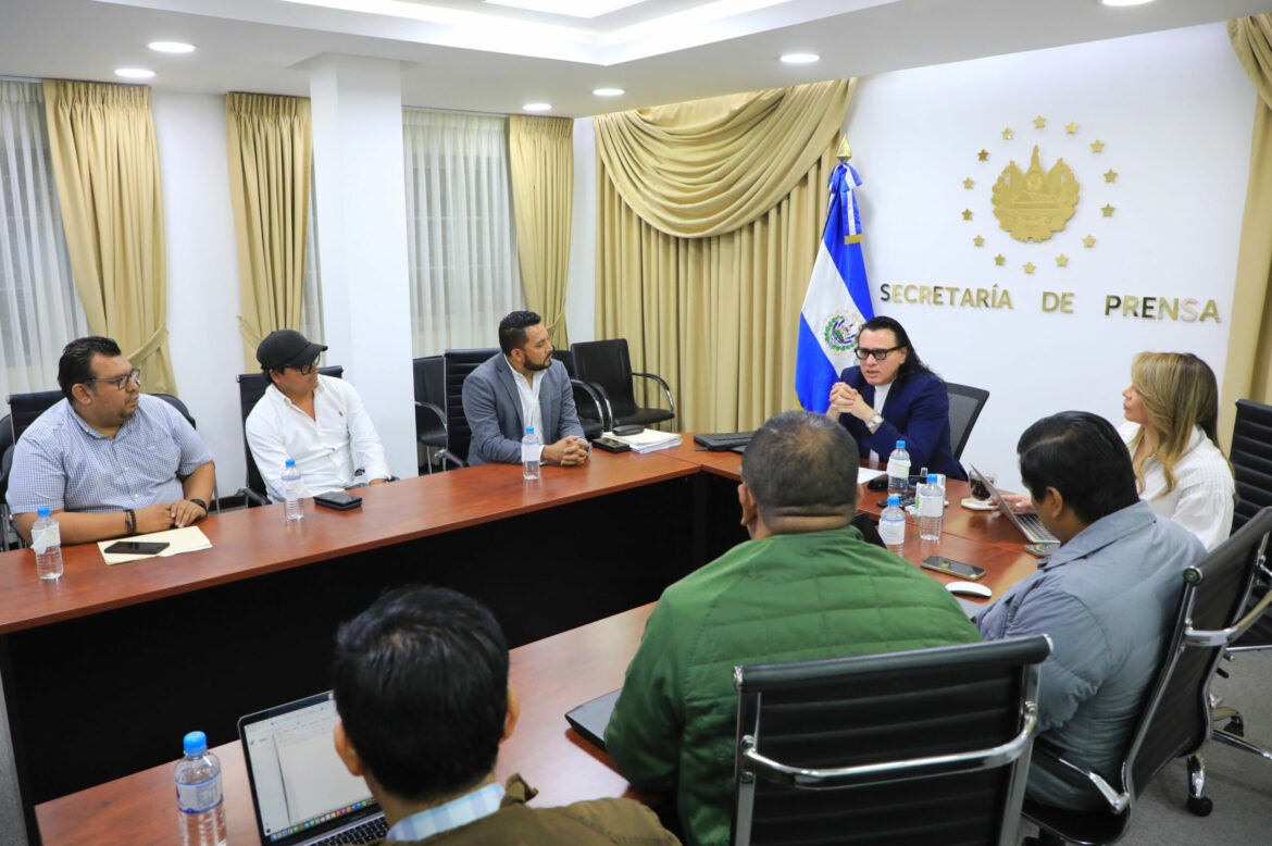 Alcalde de San Miguel Centro por el PDC, Alex Torres, se reúne con funcionarios del Gobierno del presidente Bukele