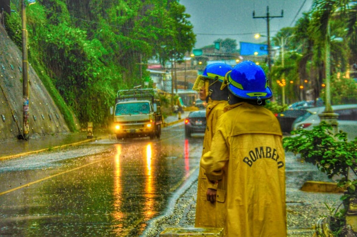 Se esperan hasta 88 milímetros de lluvia en el territorio salvadoreño debido a la baja presión en formación al sur de Tehuantepec, Oaxaca, México