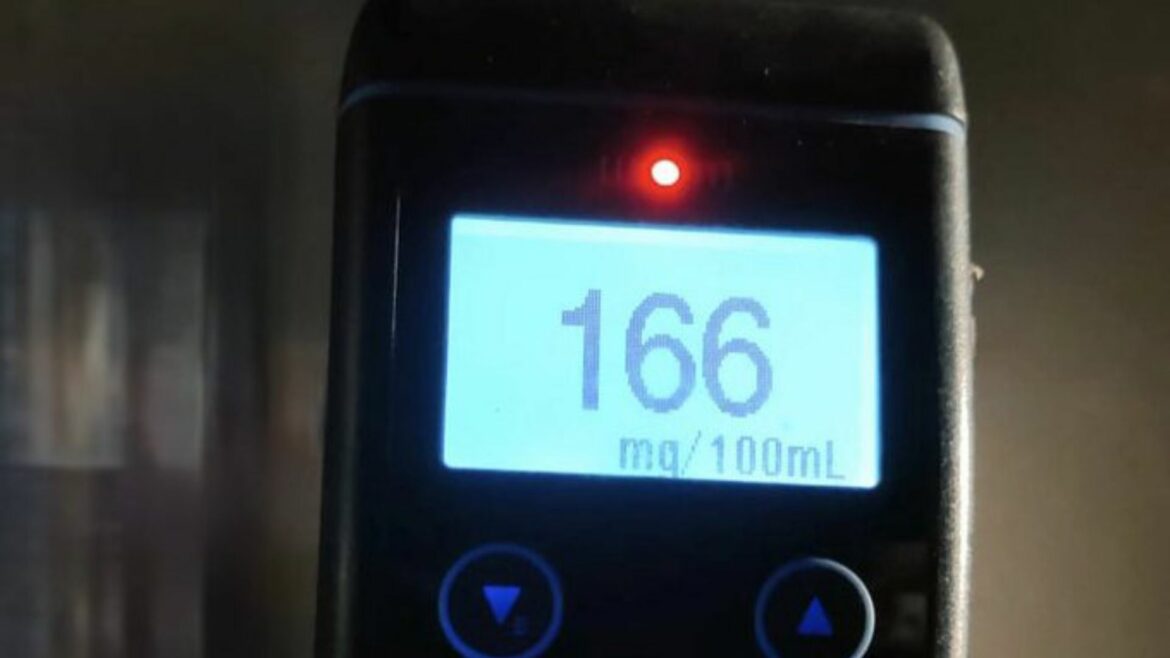 Detienen a conductor con más de 160 grados de alcohol
