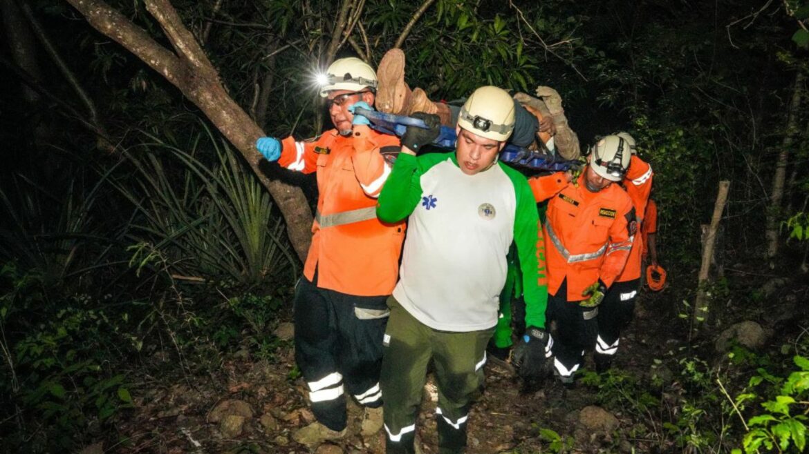 Recuperan cadáver de adulto mayor que cayo en una quebrada en Santa Ana