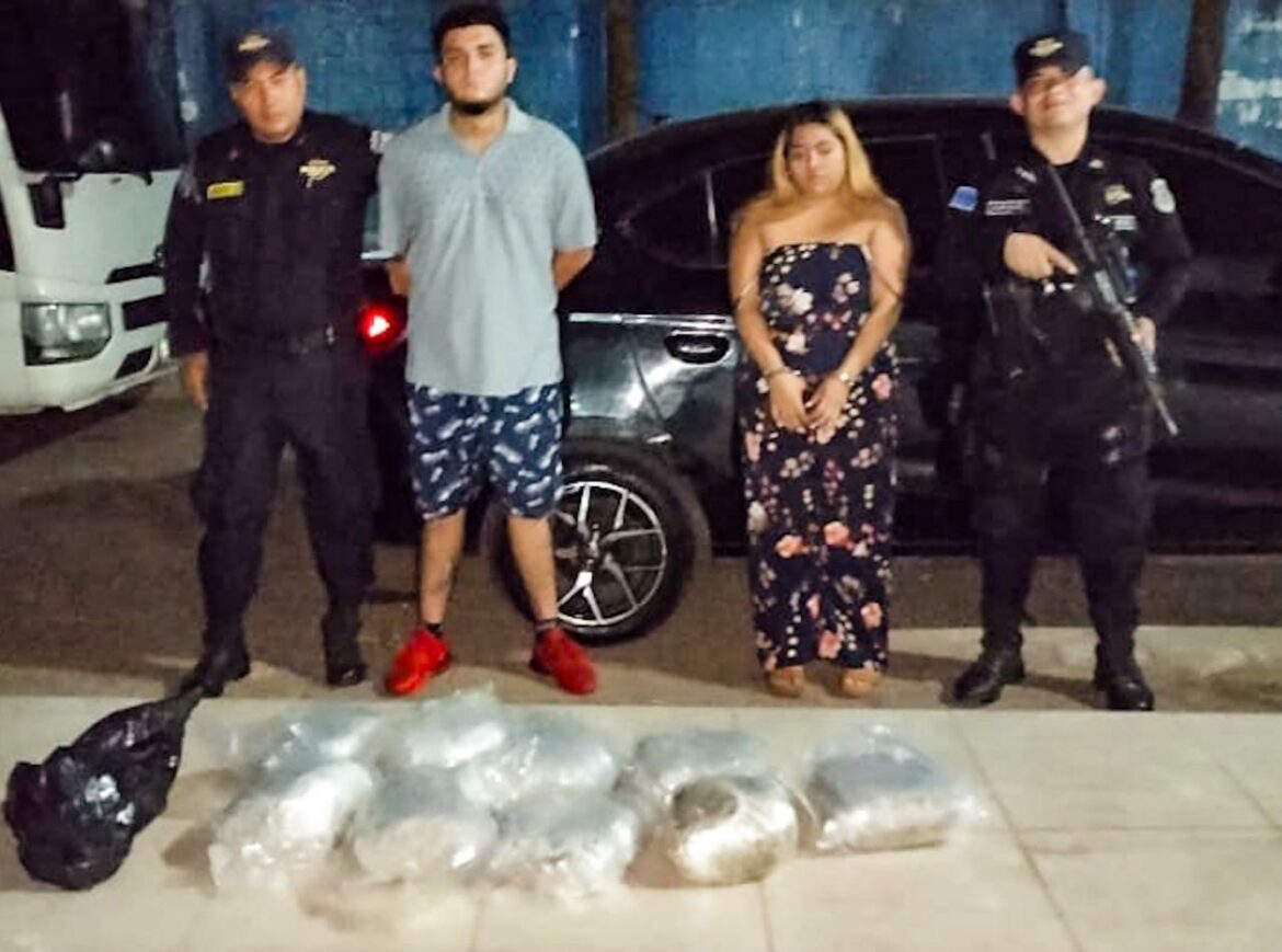 Arrestan a dos personas por tráfico ilícito de drogas, tras persecución policial en San Salvador