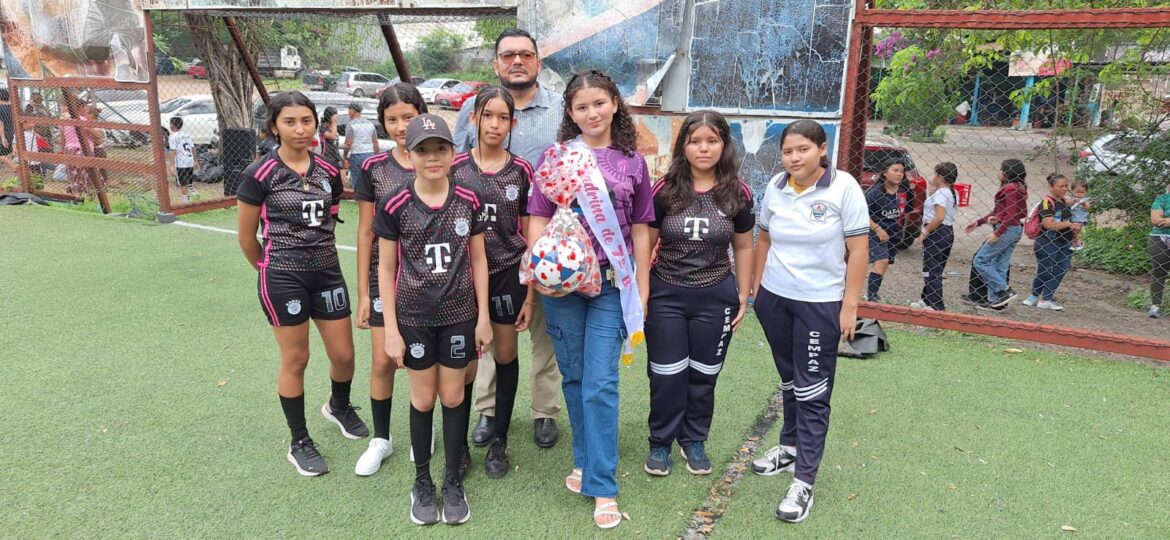 Diputado Carballo patrocina intramuros del Centro Escolar Milagro de la Paz
