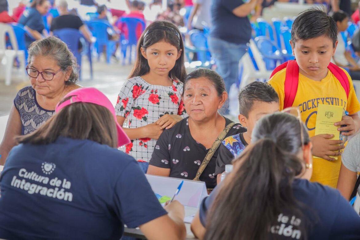 Dirección de Integración acerca atención médica a los habitantes de Izalco