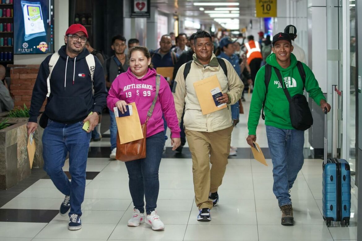 Más salvadoreños beneficiados con el programa de Migración Laboral que impulsa el ministro Castro